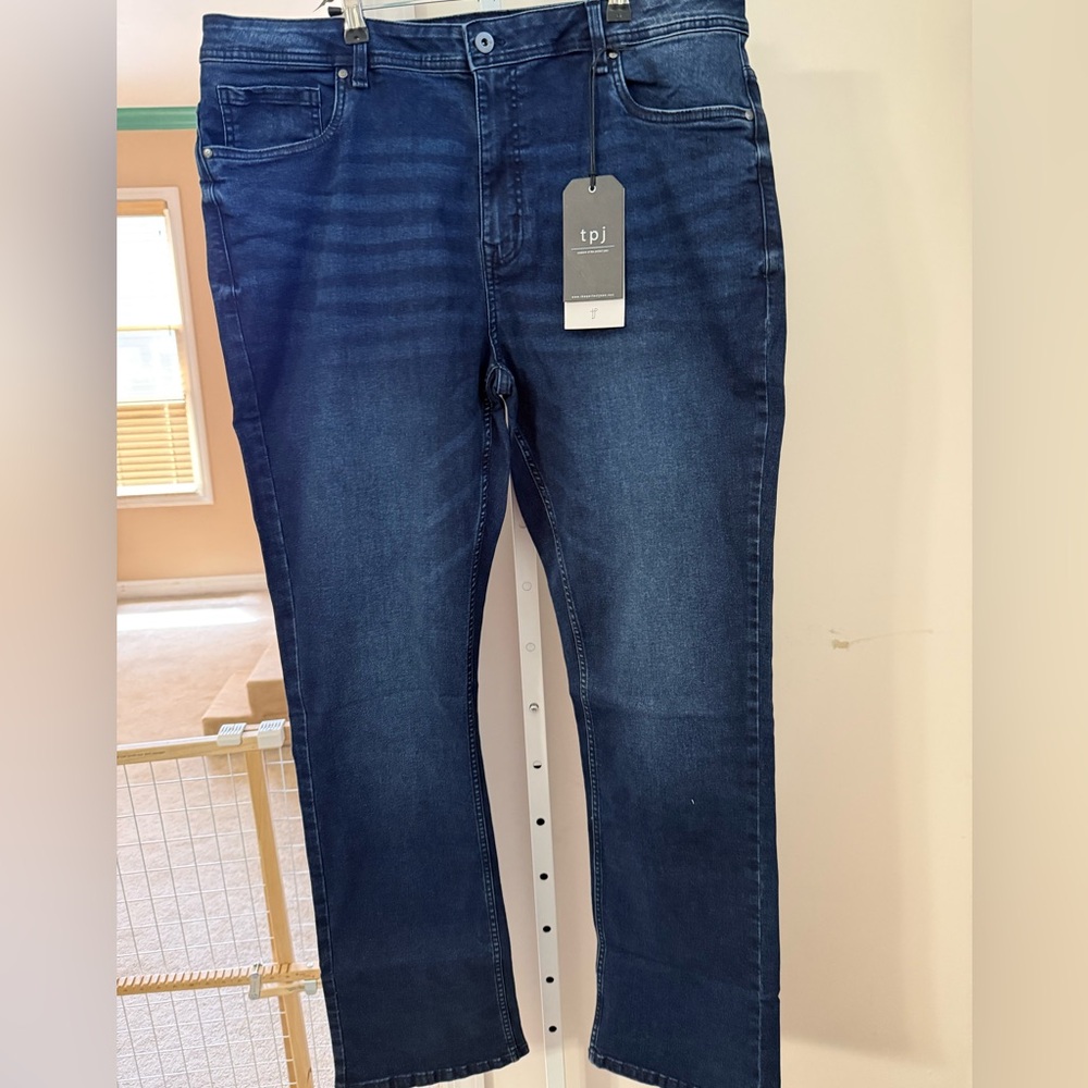 MENS TPJ BOOTCUT JEANS. NWT. SIZE 40X34. THE PERFECT JEANS.